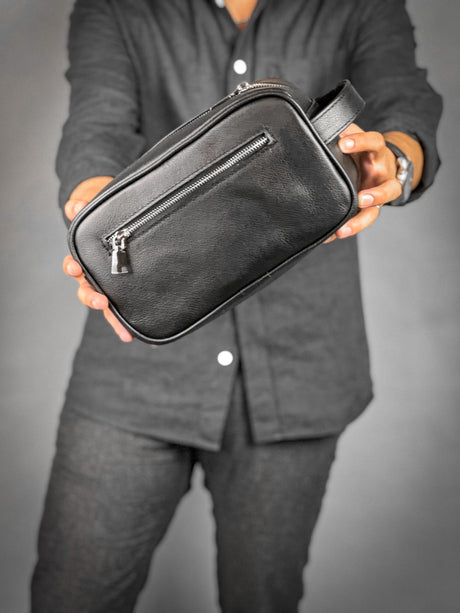 Neceser hecho en piel color negro | GB012