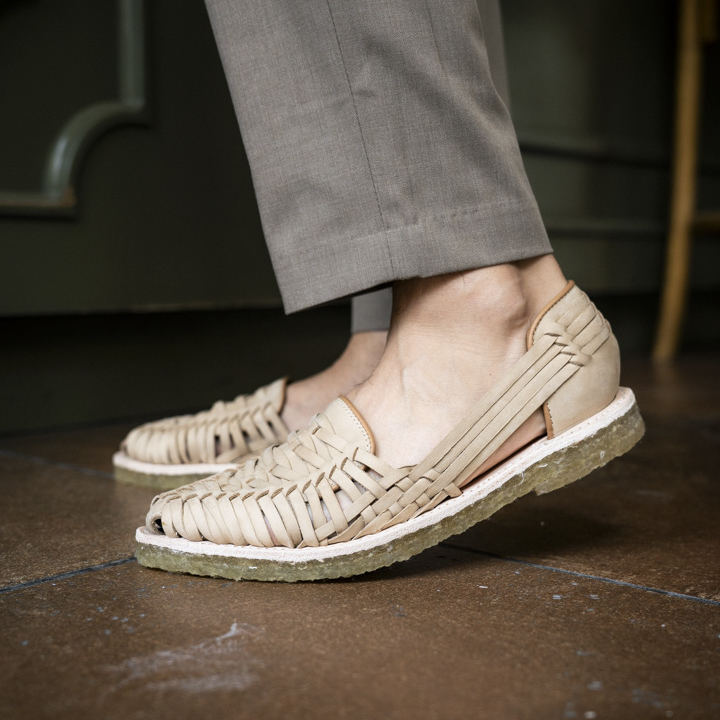Huarache OAXACA en piel nobuck arena y suela en crepe original | AC104 - Imagen 3