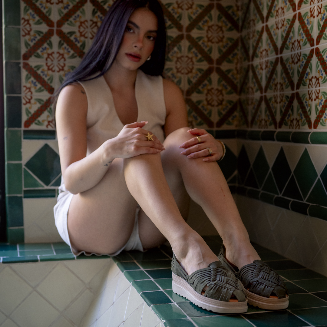 Huarache Leona para dama hecho en piel color verde | GL304 - Imagen 6