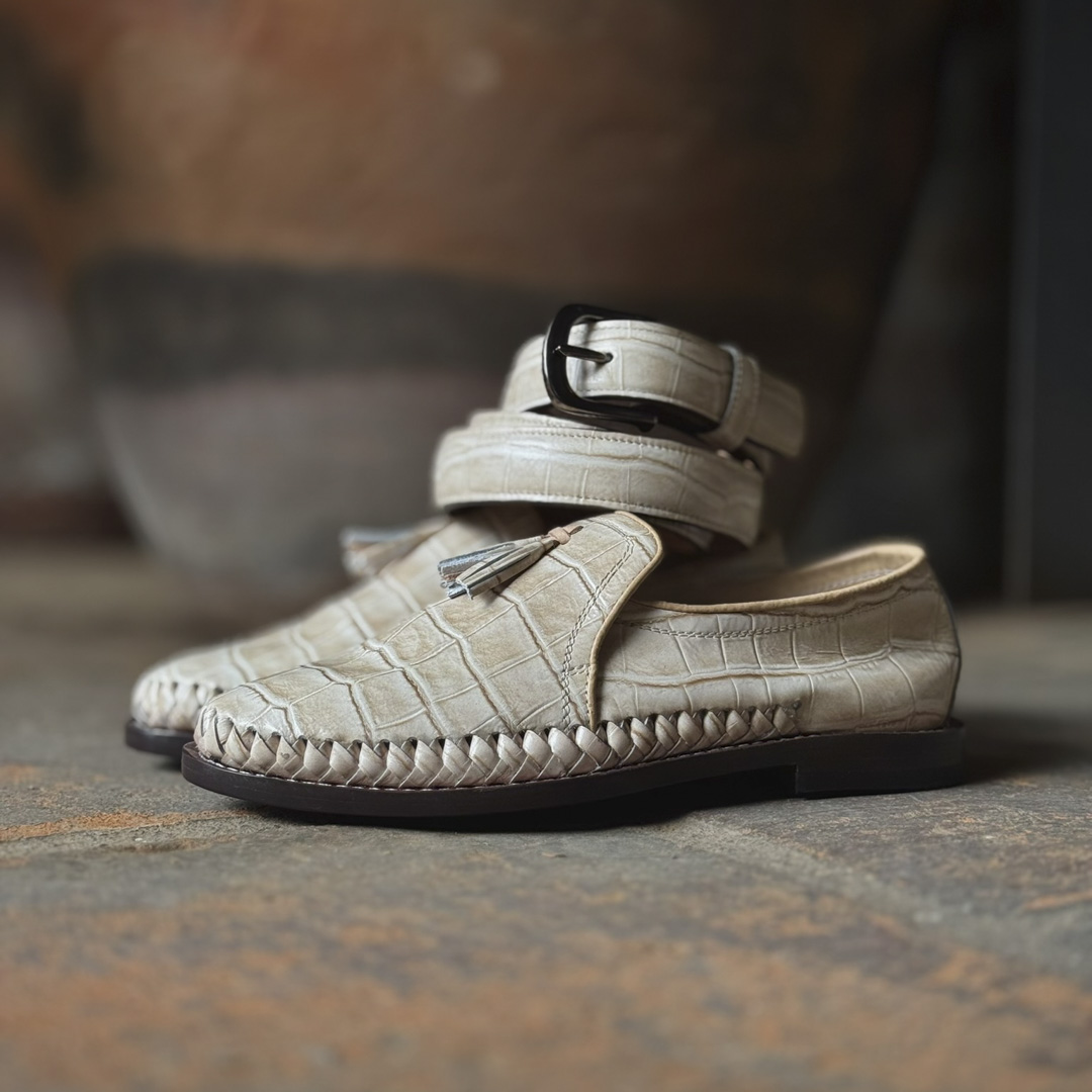 Huarache PORFIRIO en piel grabada coco perlado y suela en cuero | PME08 - Imagen 3